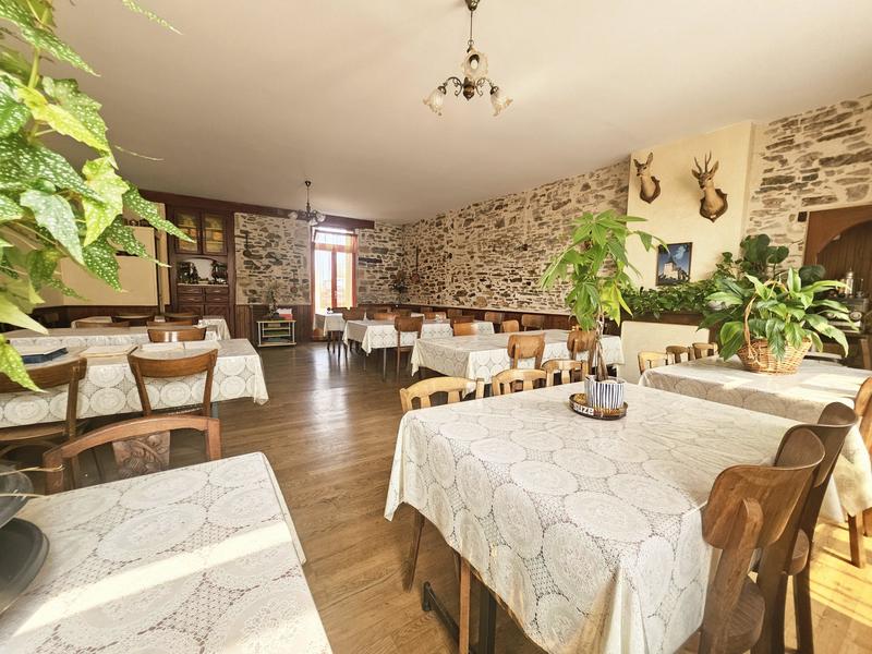 Maison - 241 m² - 6 pièces