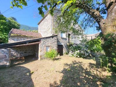Maison - 280 m² - 8 pièces