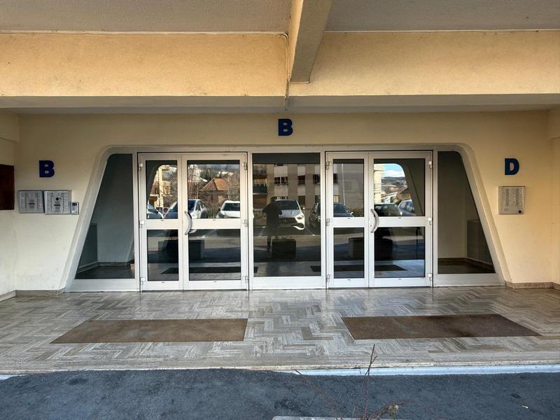 Local commercial - 75 m² - 4 pièces