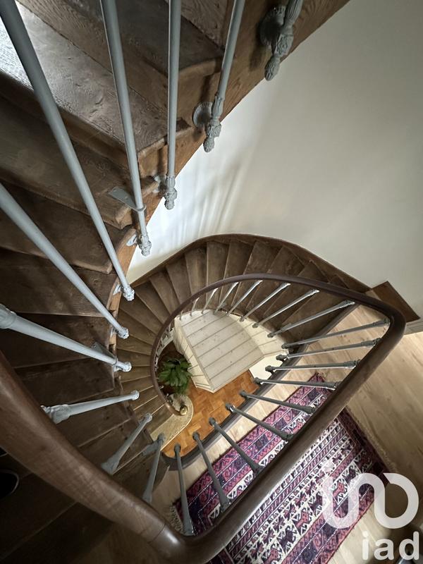 Maison - 202 m² - 6 pièces