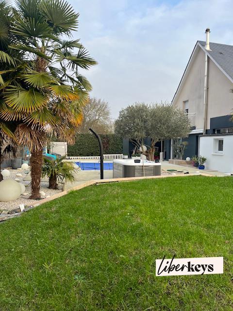 Maison - 180 m² - 7 pièces