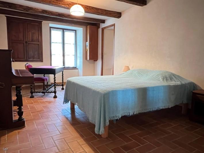 Maison en pierre - 177 m² - 6 pièces