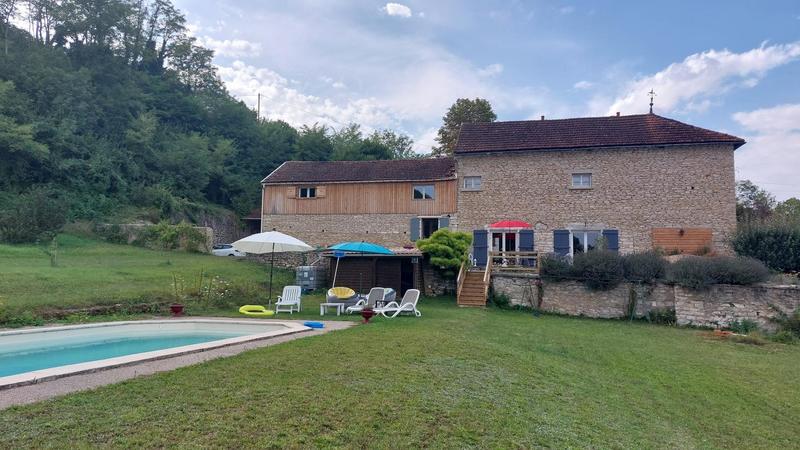 Maison - 235 m² - 8 pièces