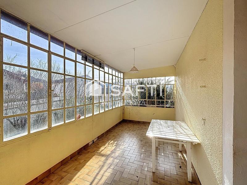 Maison - 250 m² - 12 pièces