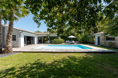 Maison - 225 m² - 9 pièces