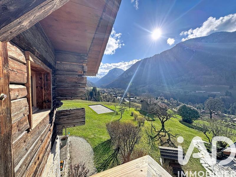 Maison - 221 m² - 7 pièces