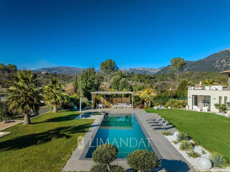 Villa - 275 m² - 7 pièces