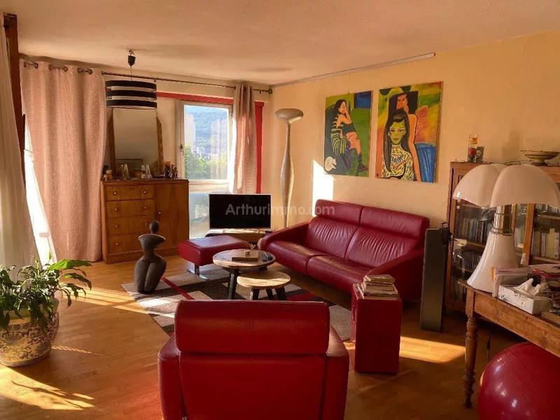 Appartement - 93 m² - 4 pièces