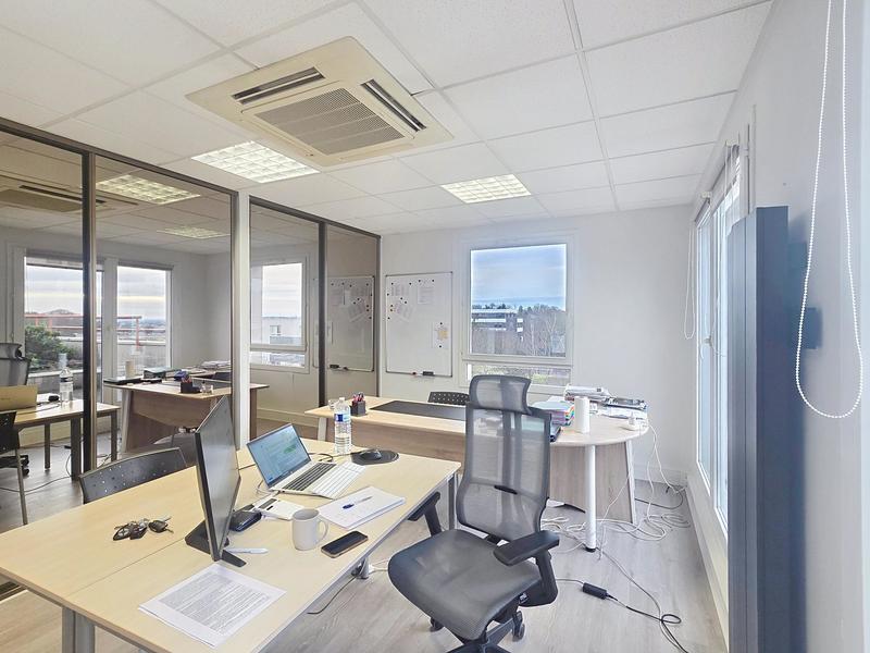 Local commercial - 84 m² - 4 pièces