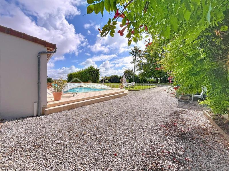 Pavillon - 210 m² - 8 pièces