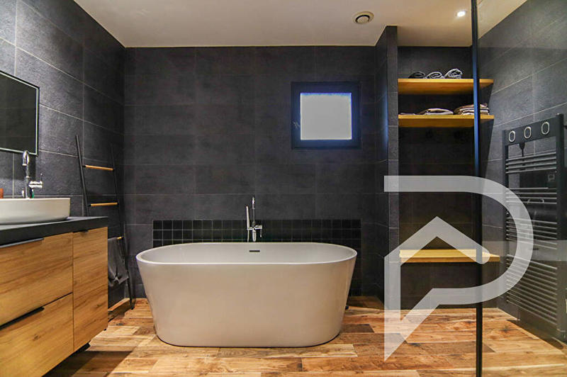 Maison - 215 m² - 8 pièces