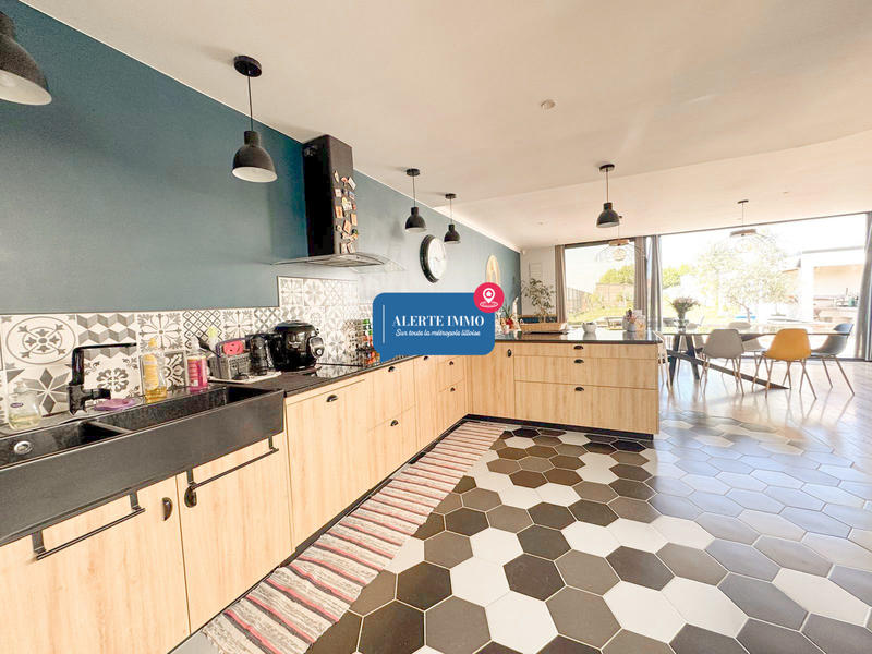 Maison - 243 m² - 7 pièces