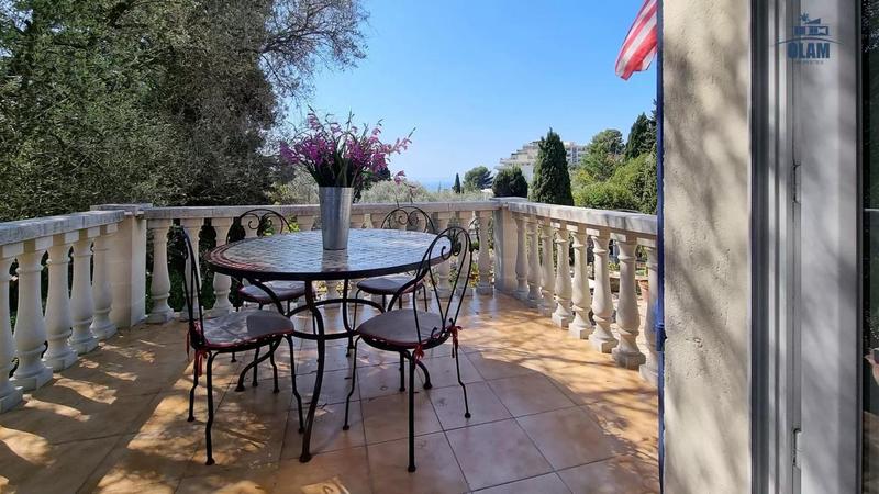 Maison - 377 m² - 12 pièces