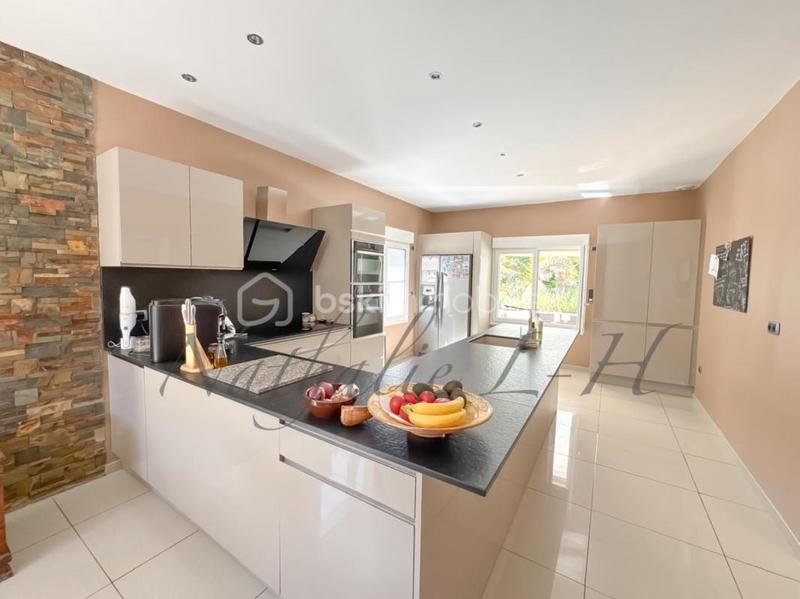 Pavillon - 224 m² - 6 pièces