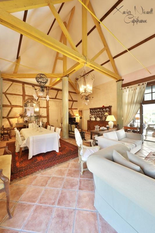 Maison - 480 m² - 10 pièces