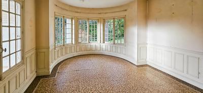 Maison - 220 m² - 9 pièces