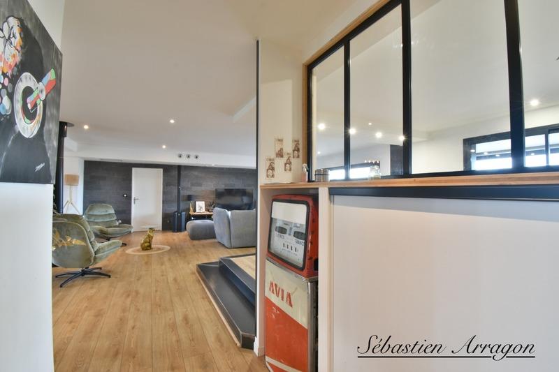 Maison - 205 m² - 6 pièces
