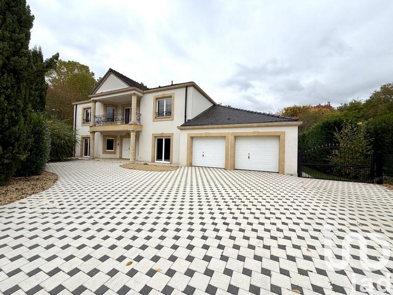 Maison - 253 m² - 6 pièces