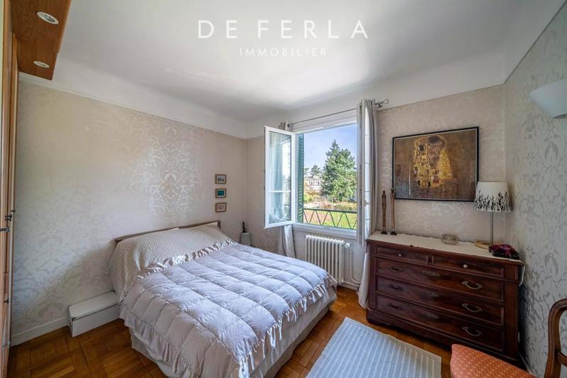 Maison - 201 m² - 10 pièces