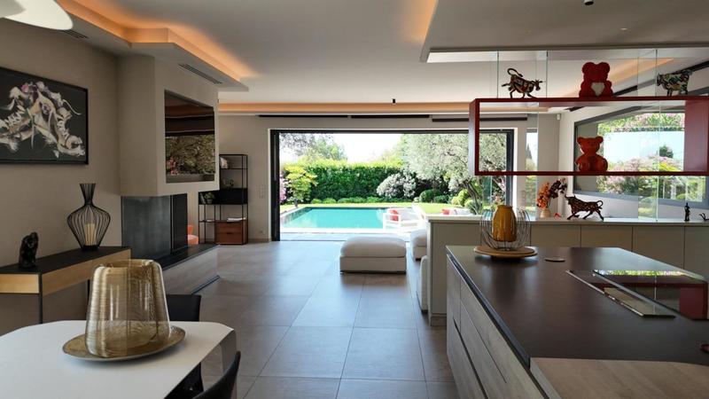 Propriété - 256 m² - 7 pièces