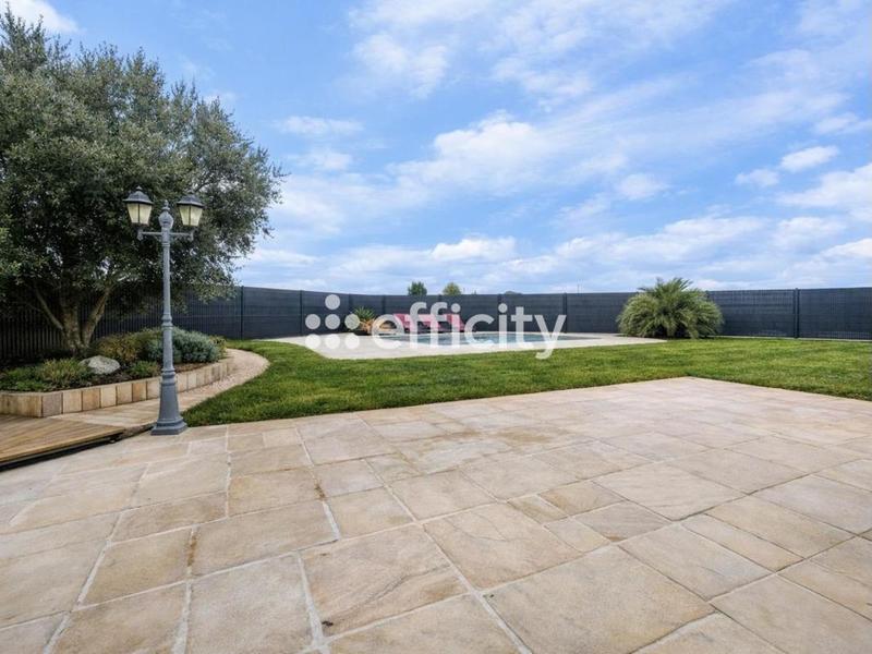 Maison traditionnelle - 210 m² - 10 pièces