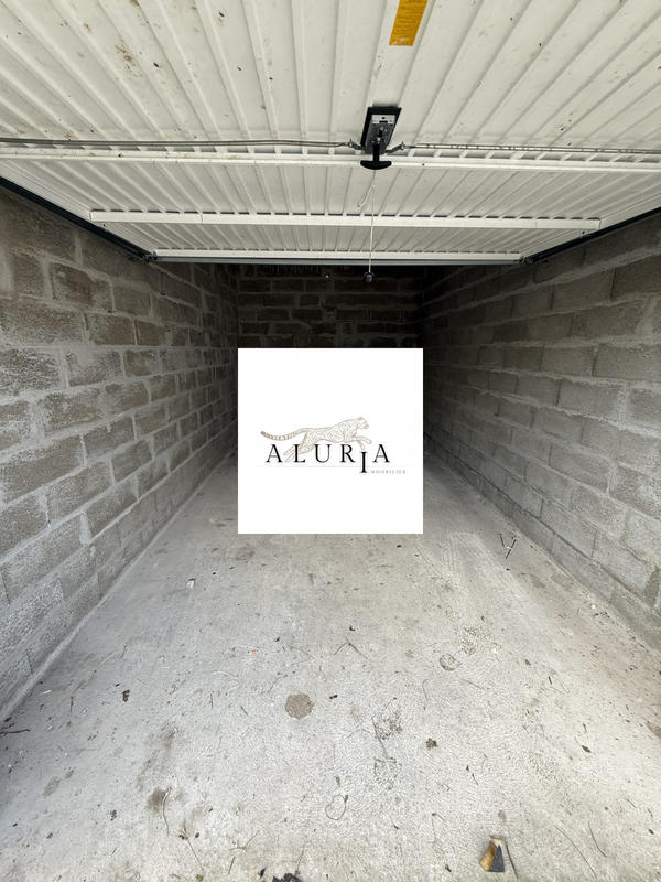 Parking / Garage - 14 m²