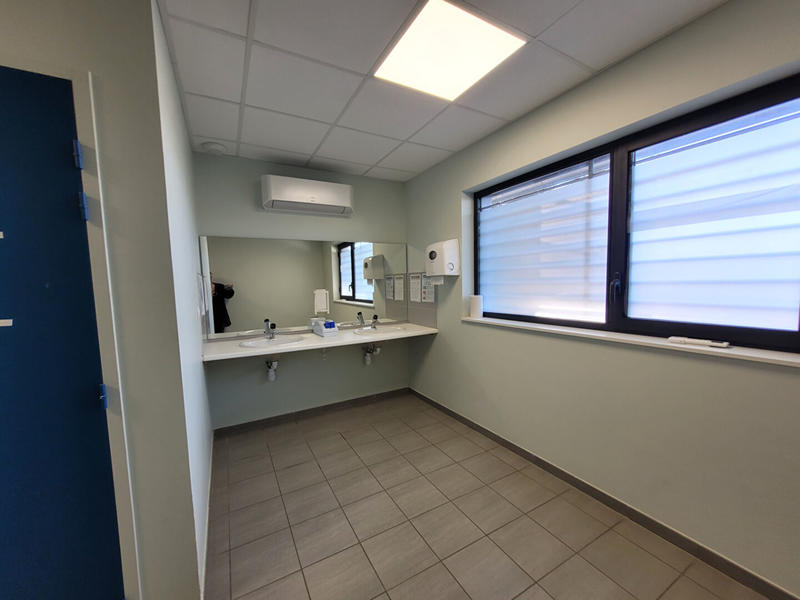 Local d'activité / Entrepôt - 1 204 m²