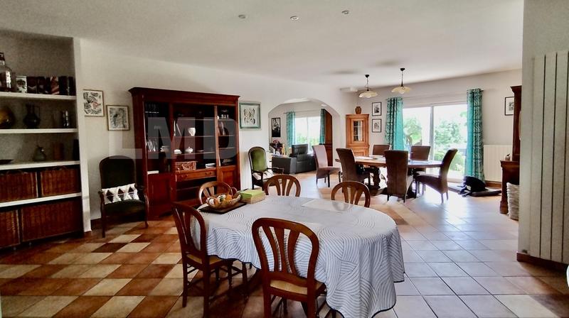 Maison - 204 m² - 7 pièces