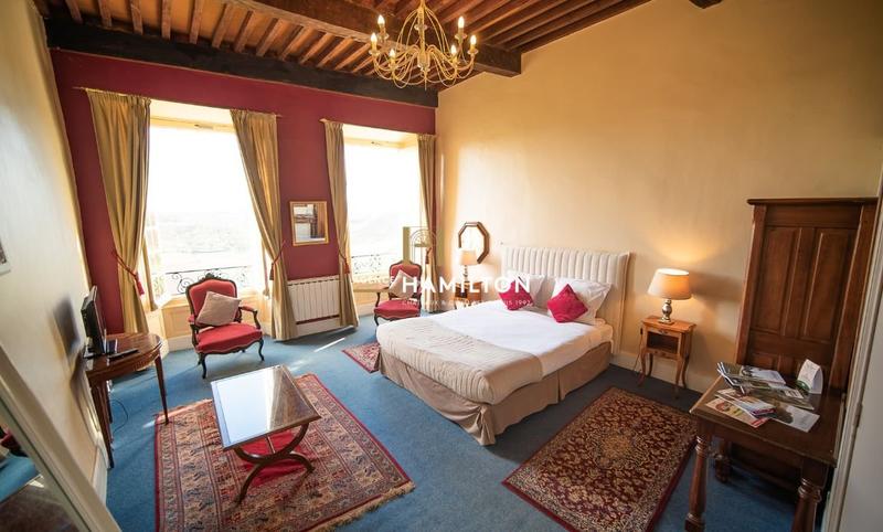 Maison - 324 m² - 12 pièces