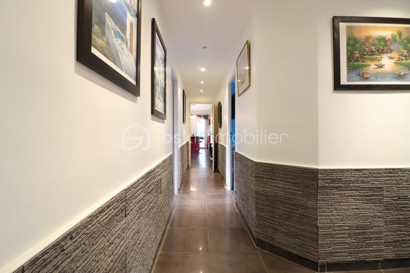 Villa - 225 m² - 10 pièces