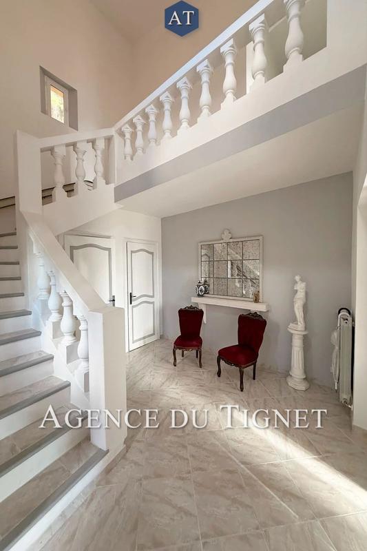 Maison - 217 m² - 6 pièces