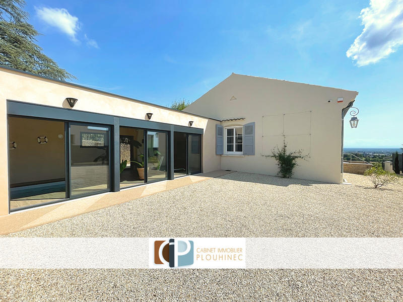 Maison - 245 m² - 7 pièces