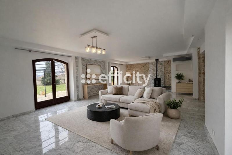 Maison - 250 m² - 7 pièces