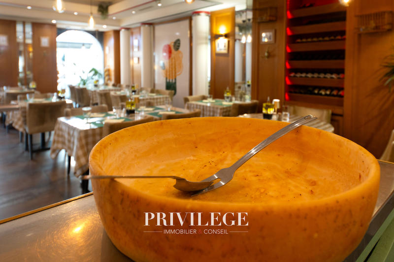 Fonds de commerce - Magasins - 220 m²