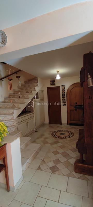 Maison traditionnelle - 250 m² - 8 pièces