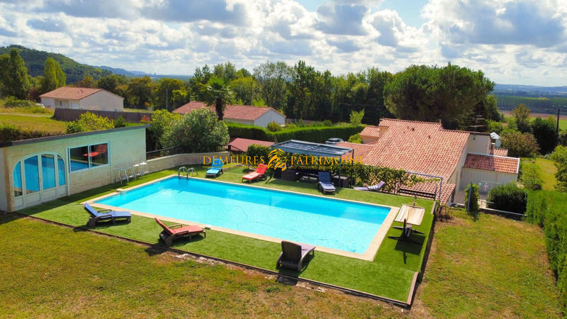 Maison - 208 m² - 7 pièces