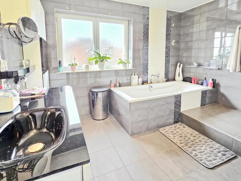 Maison - 170 m² - 5 pièces