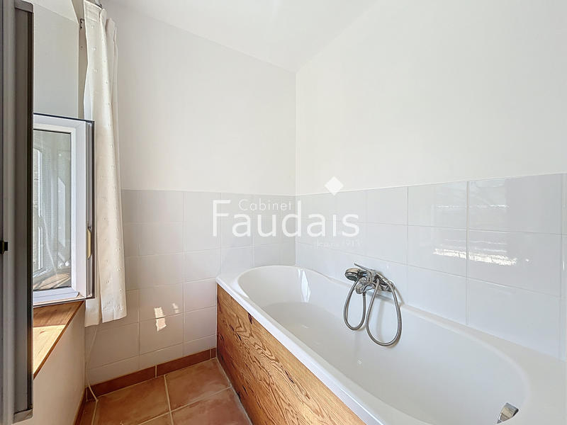 Propriété - 598 m² - 23 pièces