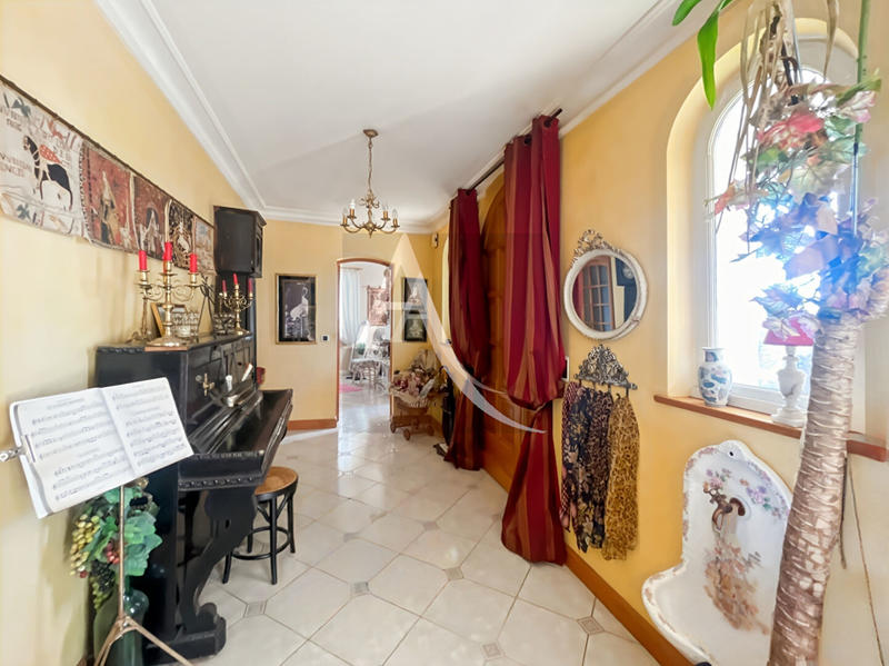 Maison - 180 m² - 7 pièces