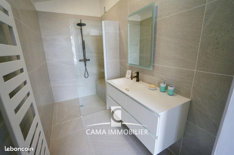 Maison - 270 m² - 8 pièces