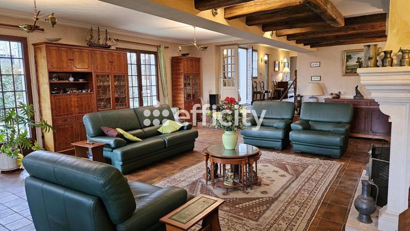 Maison - 233 m² - 8 pièces