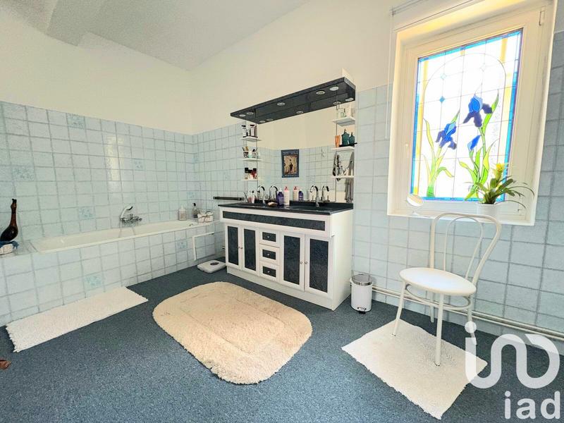 Maison - 330 m² - 10 pièces