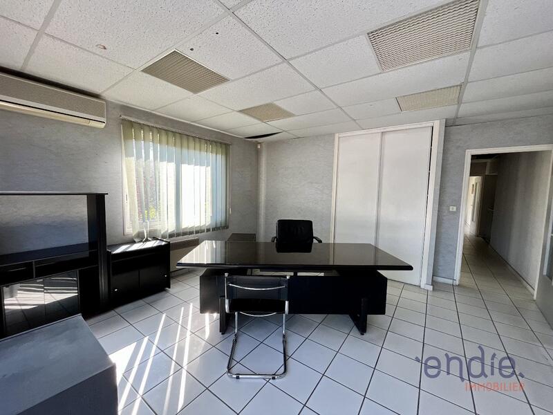 Entrepôt - 529 m² - 7 pièces