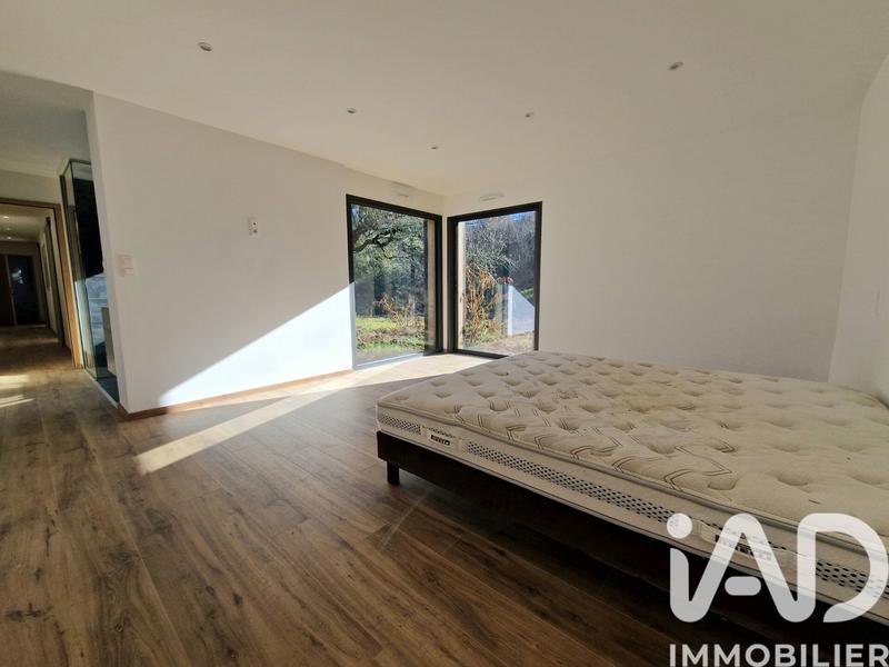 Maison - 310 m² - 8 pièces