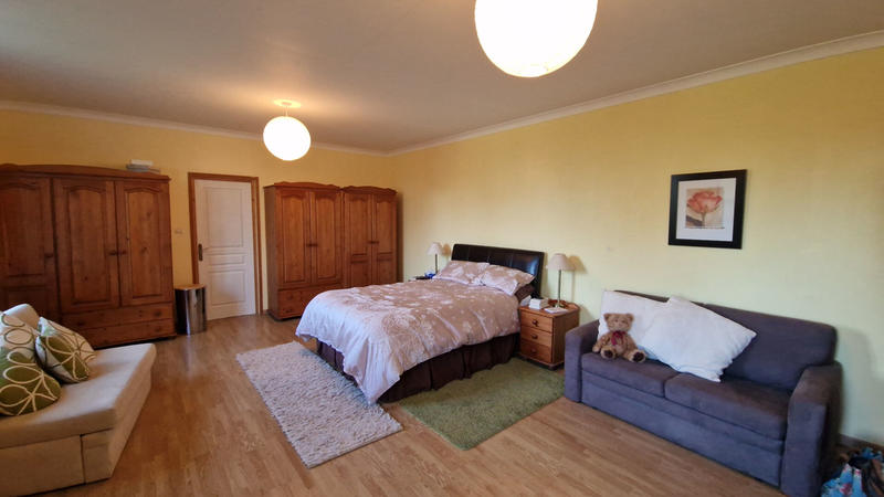 Maison - 213 m² - 6 pièces