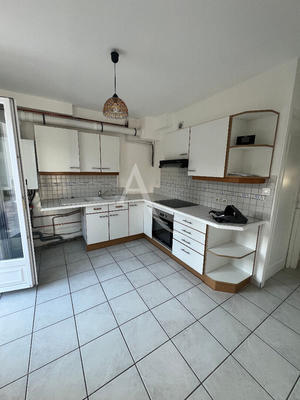 Maison - 92 m² - 4 pièces