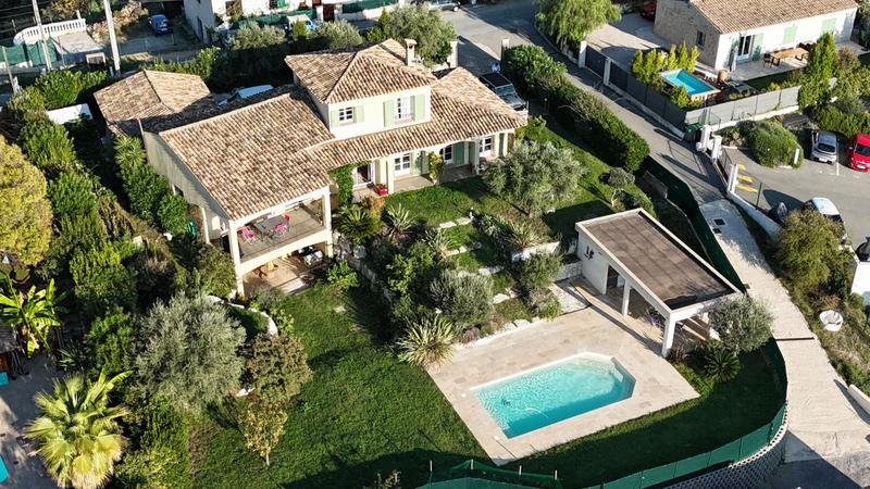Villa - 230 m² - 5 pièces