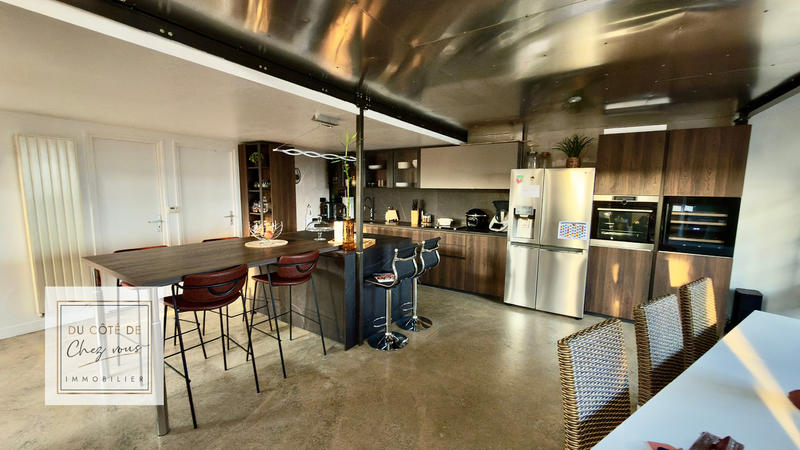 Loft - 208 m² - 6 pièces