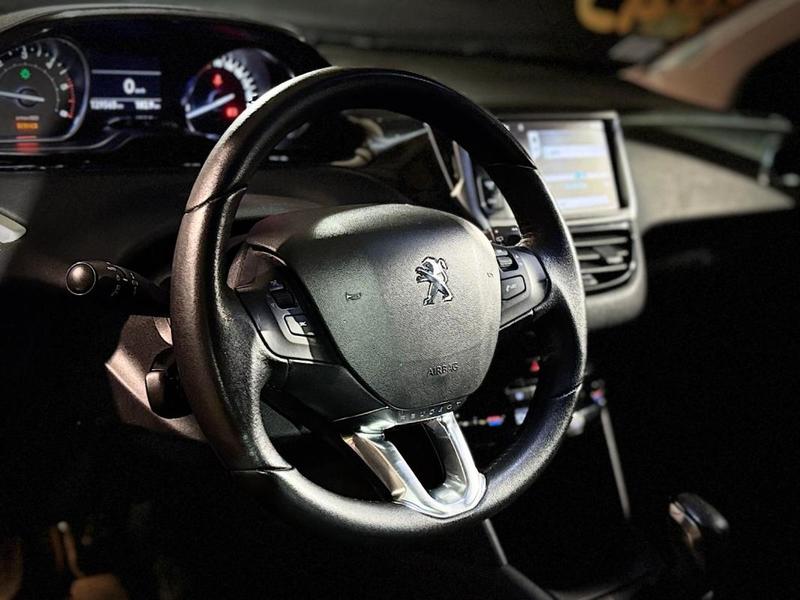 Peugeot 208 Allure 5 Portes 1.6 Hdi 92 cv Radar de recul, Bluetooth, Régulateur vitesse