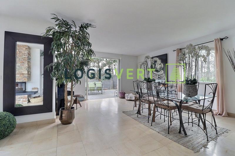 Maison - 236 m² - 8 pièces